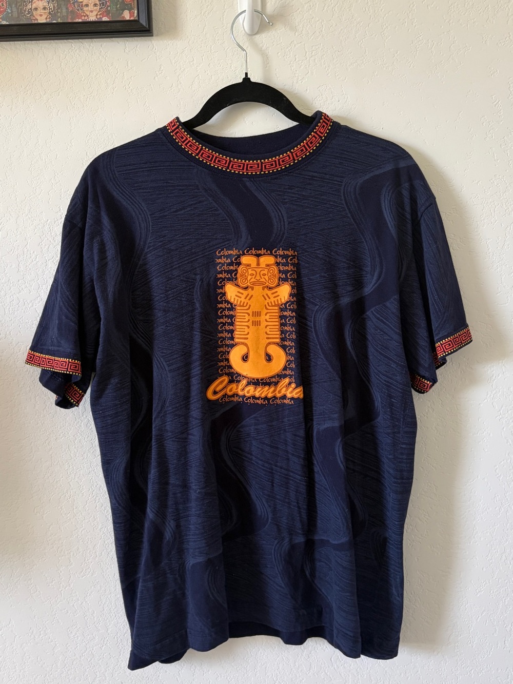 VINTAGE 90S COLOMBIA ALL OVER PRINT SOUVENIR TEE NAVY AZTEC TRIM MENS L